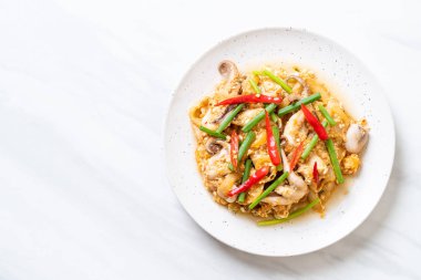 Karıştırılmış kalamar ya da tuzlu yumurtalı ahtapot - Asya deniz ürünleri tarzı