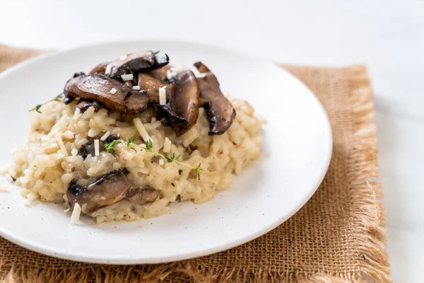 Risoto Caseiro Com Cogumelos Queijo — Fotografia de Stock