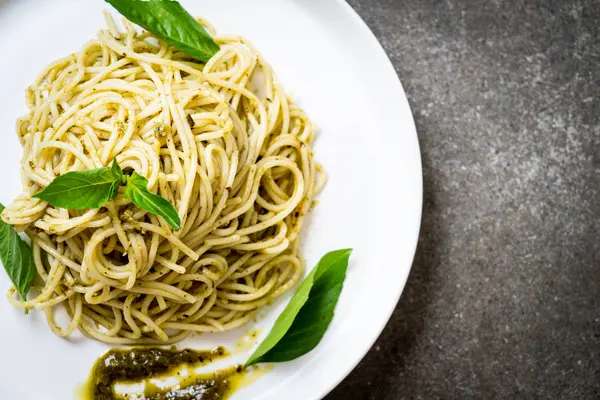 Homamade Spaghetti Pesto Sauce Olive Oil Basil Leaves — Stock Photo, Image