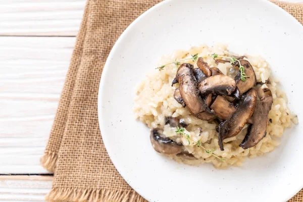 Domu Risotto Pieczarkami Serem — Zdjęcie stockowe