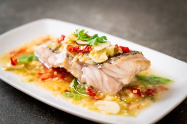 Kireç soyunma - orfoz balığı fileto Chili Lime Soslu buğulama Asya gıda tarzı