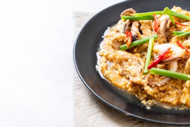 Karıştırılmış kalamar ya da tuzlu yumurtalı ahtapot - Asya deniz ürünleri tarzı