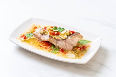 Kireç soyunma - orfoz balığı fileto Chili Lime Soslu buğulama Asya gıda tarzı