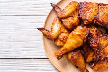 Masada ızgara ve ızgara tavuk.