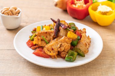 Kaju fıstığı - Asya gıda ile tavada kızartılmış tavuk