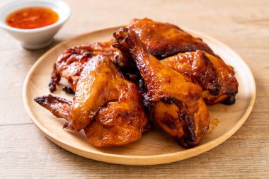 Masada ızgara ve ızgara tavuk.