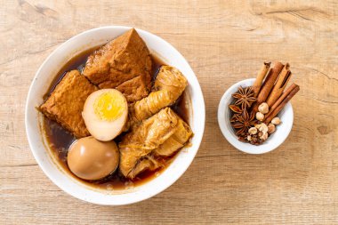 kaynamış yumurta çikolata sosu veya tatlı sos - Asya gıda