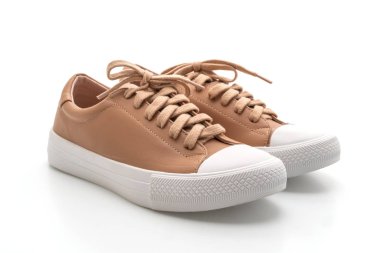 Kahverengi ayakkabılar beyaz arkaplanda izole edilmiş