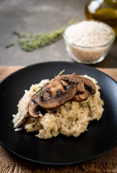 Mantar Peynir Ile Yapımı Risotto — Stok fotoğraf