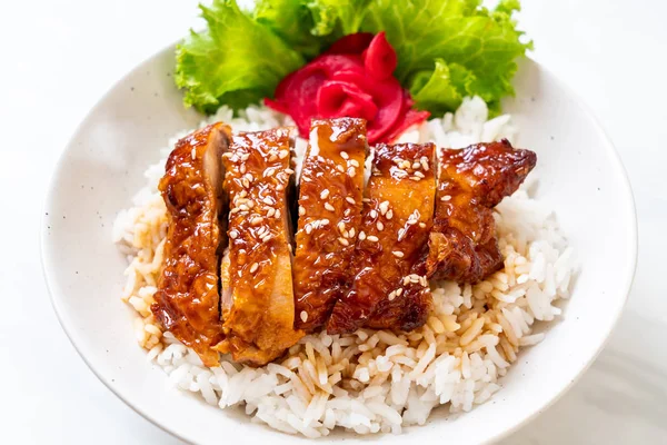 Ayam Panggang Dengan Saus Teriyaki Atas Mangkuk Nasi — Stok Foto