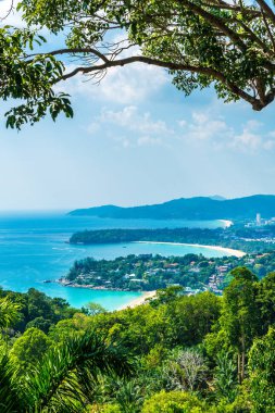 Tropikal plaj manzarası, Karon view Phuket, Tayland - tatil tatil kavramı üzerine gelin
