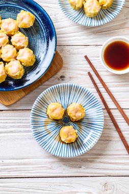 Karides Çince buğulanmış Dumpling sos ile