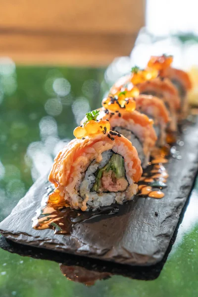 Rollos Sushi Salmón Con Foie Gras Comida Japonesa — Foto de Stock