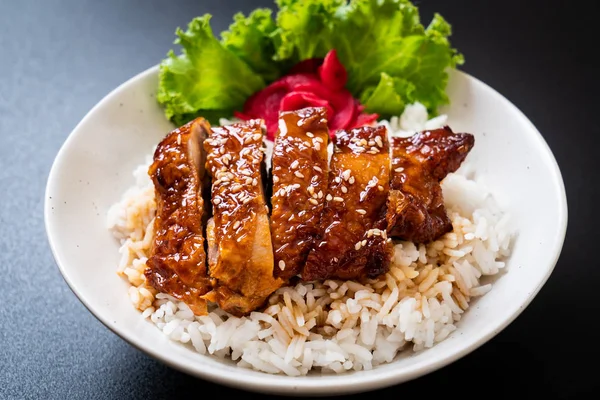 Ayam Panggang Dengan Saus Teriyaki Atas Mangkuk Nasi — Stok Foto