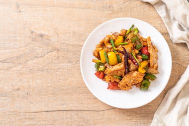 Kaju fıstığı - Asya gıda ile tavada kızartılmış tavuk