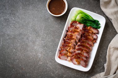 Barbekü kırmızı domuz soslu rosto