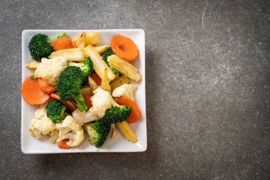 Kızarmış sebze - vejetaryen ve vejetaryen yemek tarzı