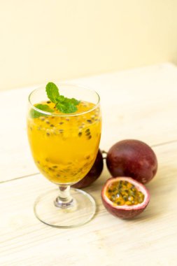 taze ve buzlu meyve suyu - sağlıklı içecek