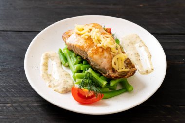 Izgara balık bifteği.