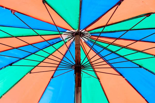 Primer Plano Bajo Colorido Paraguas — Foto de Stock
