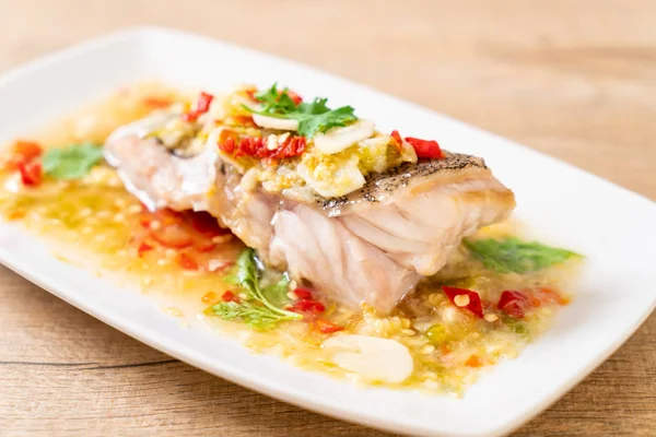 Kireç soyunma - orfoz balığı fileto Chili Lime Soslu buğulama Asya gıda tarzı