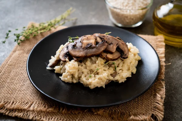 Mantar Peynir Ile Yapımı Risotto — Stok fotoğraf