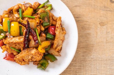 Kaju fıstığı - Asya gıda ile tavada kızartılmış tavuk