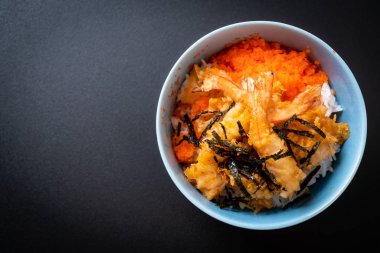 karides tempura pirinç kase karides yumurta ve yosun - Japon gıda tarzı