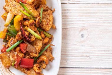 Kaju fıstığı - Asya gıda ile tavada kızartılmış tavuk