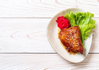 teriyaki sosu ve susam ızgara tavuk biftek