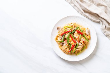 Karıştırılmış kalamar ya da tuzlu yumurtalı ahtapot - Asya deniz ürünleri tarzı