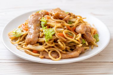 tavada kızartılmış yakisoba noodle pork - Asya gıda tarzı ile