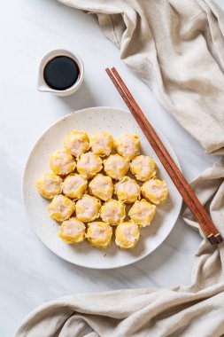 Karides Çince buğulanmış Dumpling sos ile