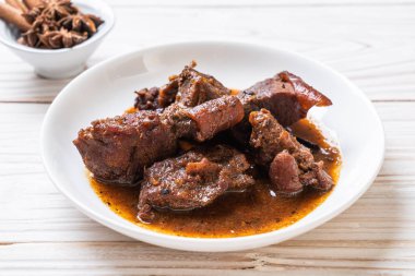 herb - Phuket Tayland geleneksel gıda tarzı ile domuz eti güveç