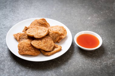 Vietnamca domuz sosisi soslu kızarmış