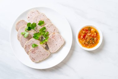 Domuz sosisi Vietnam dili veya Vietnamca soslu domuz buğulama