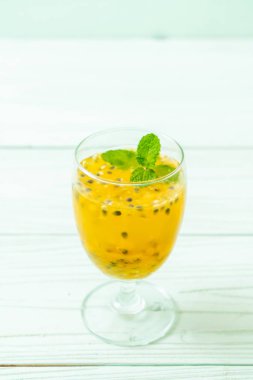 taze ve buzlu meyve suyu - sağlıklı içecek