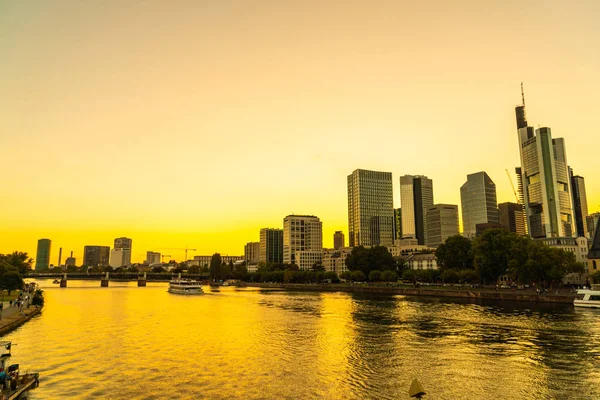 Panoramę Frankfurtu Nad Menem Podczas Twilight Hour — Zdjęcie stockowe