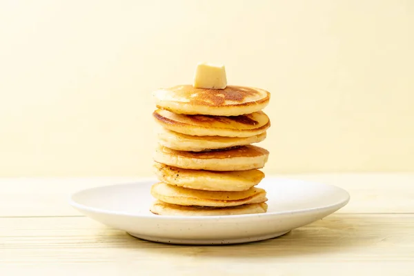 Pfannkuchen Stapeln Sich Mit Butter Und Honig — Stockfoto