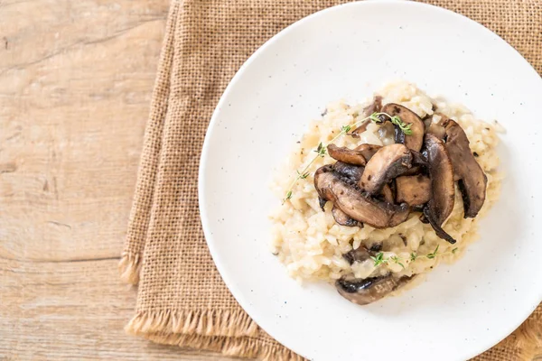 Zelfgemaakte Risotto Met Champignons Kaas — Stockfoto