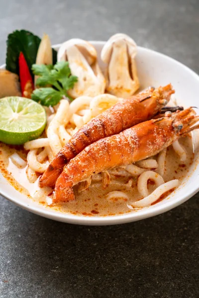Würzige Shrimps Udon Ramen Nudle Tom Yum Goong Japanische Fusionsküche — Stockfoto