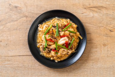 Karıştırılmış kalamar ya da tuzlu yumurtalı ahtapot - Asya deniz ürünleri tarzı