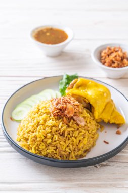 Tavuk - Müslüman gıda tarzı ile Müslüman sarı pirinç