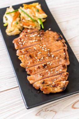 sebze - Asya tarzı ile dilimlenmiş domuz biftek ızgara