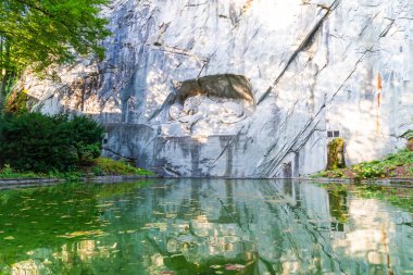 ölmek üzere olan aslan anıt, Lucerne (Luzern) İsviçre'işareti