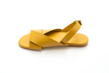 Beyaz arka plan üzerinde izole slingback ile moda erkek ve kadın deri sandaletler