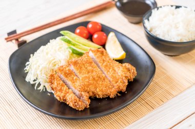 Japon kızartılmış domuz pirzolası (tonkatsu seti) - Japon yemek tarzı