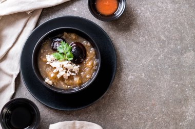 Yengeç kase kırmızı et suyu çorbası kızarmış balık Maw