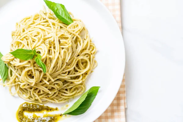 Homamade Spaghetti Pesto Sauce Olive Oil Basil Leaves — Stock Photo, Image