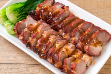 Barbekü kırmızı domuz soslu rosto